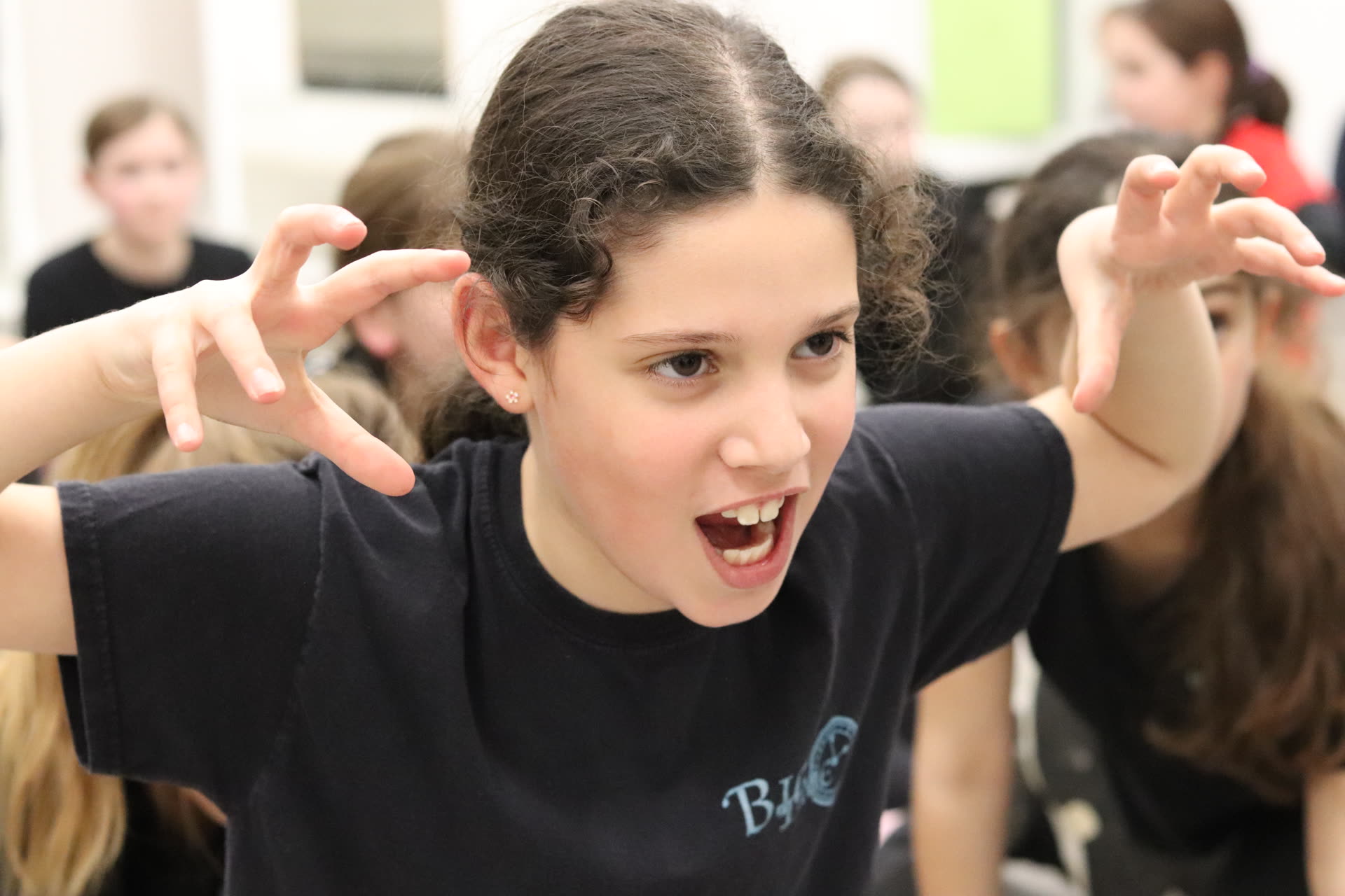Young performers in a musical theatre class